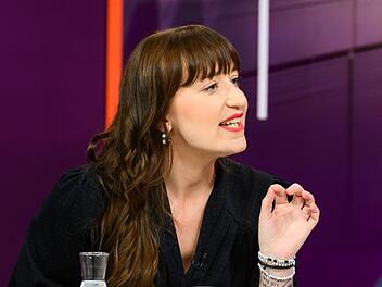 Zum Thema Bürgergeld kontrontierte Linken-Politikerin Heidi Reichinnek CDU-Mann Jens Spahn mit einer Menge von Vorwürfen.
