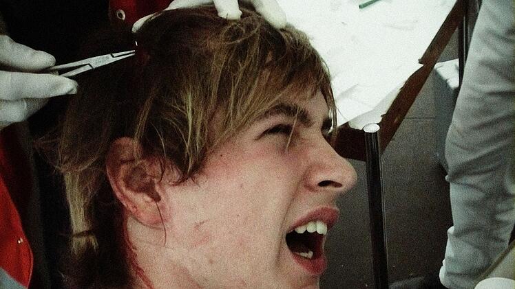 Fr&uuml;he Jahre, die wie im Rausch vergingen: Die Mitglieder der Band Echt waren zwischen 15 und 20 Jahre alt, als sie ihre gigantischen Erfolge feierten. Unter anderen mit "Freischwimmer" (1999) ein deutsches Nummer-eins-Album.