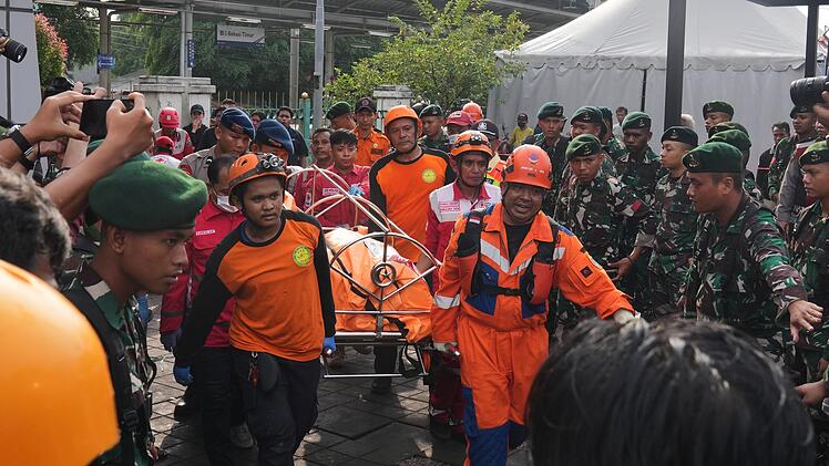 Zugungl&uuml;ck in Indonesien