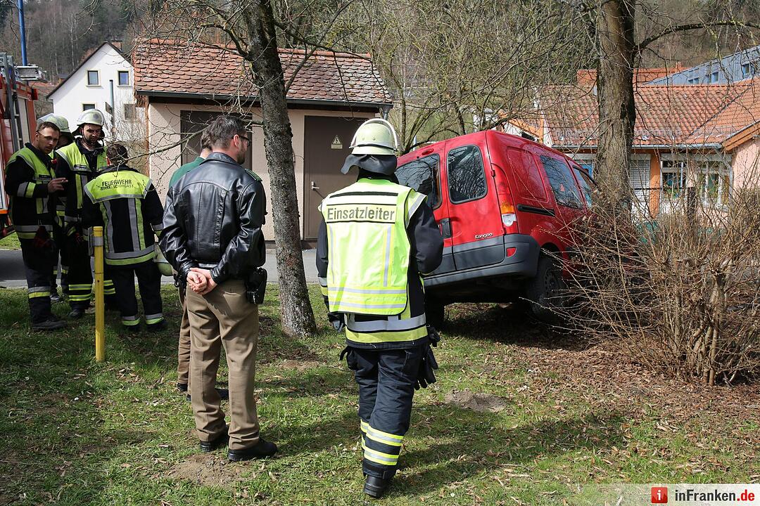 Marktschorgast: Vor Polizei geflüchtet und gegen Baum geprallt