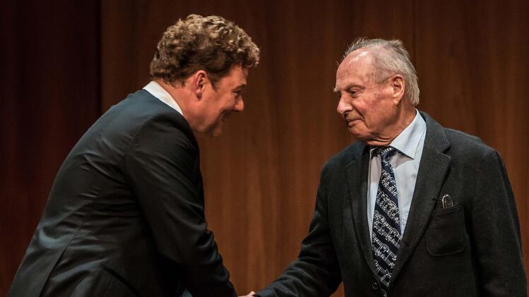 Mit einem Liederabend gastierte der international erfolgreiche Altus Matthias Rexroth bei der Coburger Gesellschaft der Musikfreunde. Im Zentrum: die Uraufführung zwei Lied-Zyklus von Gerhard Deutschmann (rechts).Jochen Berger