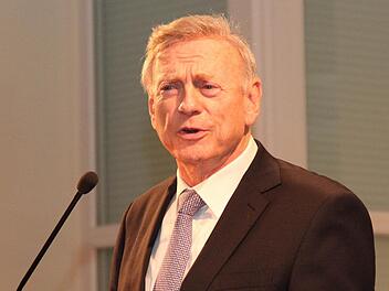 Avi Primor bei seinem Besuch in Gremsdorf  Fotos: Johanna Blum