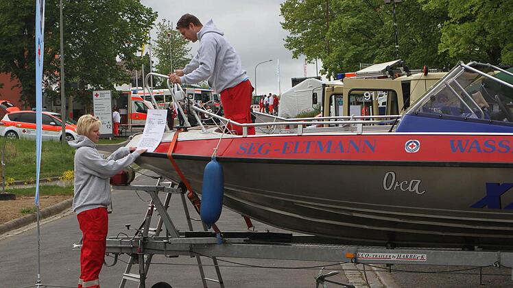 Die Wasserwacht aus Eltmann präsentierte ihr Rettungsboot.