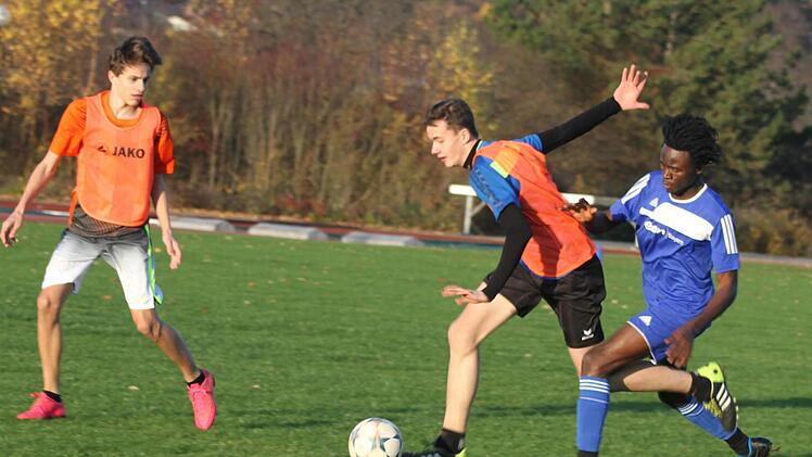 Auf dem Fußballfeld entwickelte sich ein flottes Match, das die Jugendlichen aus unterschiedlichen Ländern einander näherbrachte.