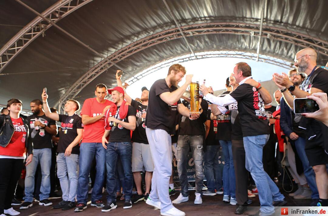 So feiern die Brose Baskets