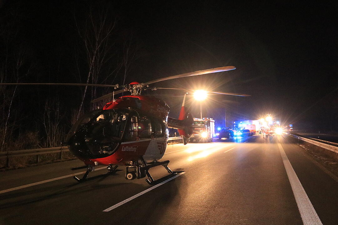 Zwei tödliche Unfälle auf der A3 in kurzer Zeit: Zwei Lkw rasen jeweils in Stauende