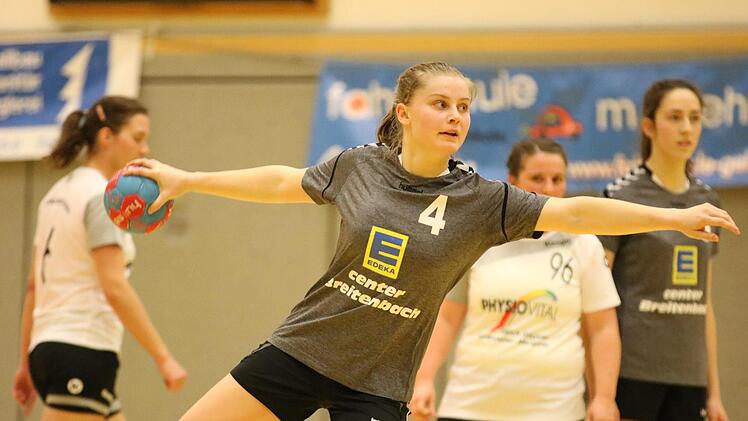 Fokussiert auf die kommende Saison. Der TV/DJK Hammelburg (am Ball: Laura Finke) spielt als Aufsteiger in der kommenden Saison in der Handball-Bezirksliga. Foto: Sebastian Schmitt