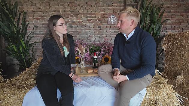 Hofdame Jenny w&uuml;nscht sich mehr N&auml;he zu Bauer Daniel.