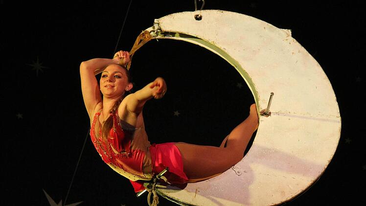 Eine schöne Inszenierung: Miss Luna turnte in der Mondsichel Foto: Sonja Adam
