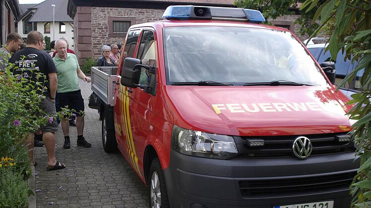 Das könnte es sein, das neue Pritschenfahrtzeug für die Feuerwehr Machtilshausen - sofern sich die Wehr mit einem gedeckelten Betrag am Kauf beteiligt. So wurde es in der Gemeinderatssitzung beschlossen.  Foto: Winfried Ehling