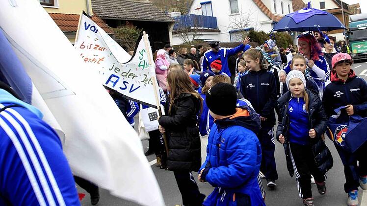 Impressionen vom Faschingsumzug der Weisendorfer Blummazupfer. Foto: Richard Sänger
