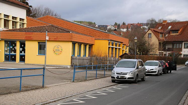 Mit  dem Ausbau des Parkplatzes innere Lache könnte das Parkproblem vor dem Kindergarten gelöst werden. Thomas Malz
