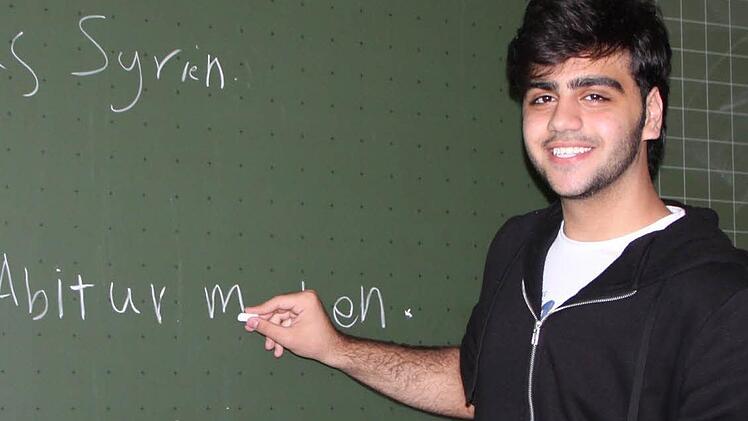 Abdullah Danora besuchte in Syrien die 12. Klasse, stand kurz vor dem Abitur. In Deutschland geht er in die Klasse 10a des Franz-Miltenberger-Gymnasiums. Der Wissensstand, den er mitbringt, ist hoch. Es hapert aber an der Sprache. Foto: Ulrike Müller