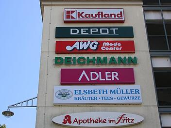 Das "Fritz" verliert Mieter. Nach dem Gewürzladen Müller wird im Sommer das Modegeschäft "Adler" schließen. Folgt Ende August 2019  das "Kaufland"? Foto: Alexander Hartmann