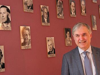 Der Mann der gewählten Worte geht: Herbert Brunner, Oberstudiendirektor am Gymnasium Alexandrinum wird in den Ruhestand verabschiedet.Christiane Lehmann