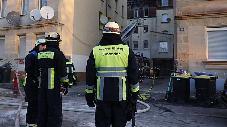 Nürnberg Gostenhof: Feuerwehr löscht Brand