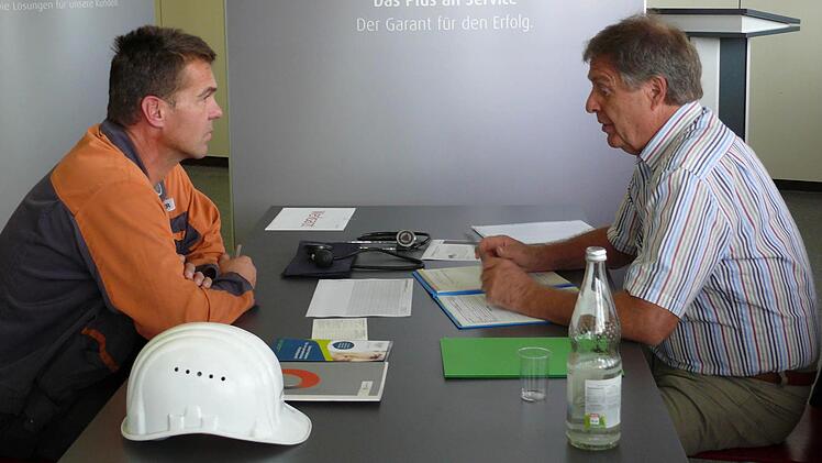 Der Werksarzt stand für Gespräche zur Verfügung.
