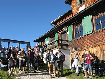 Die Weißenoher Heimatfreunde zieht es regelmäßig raus in die Natur. Fotos: privat