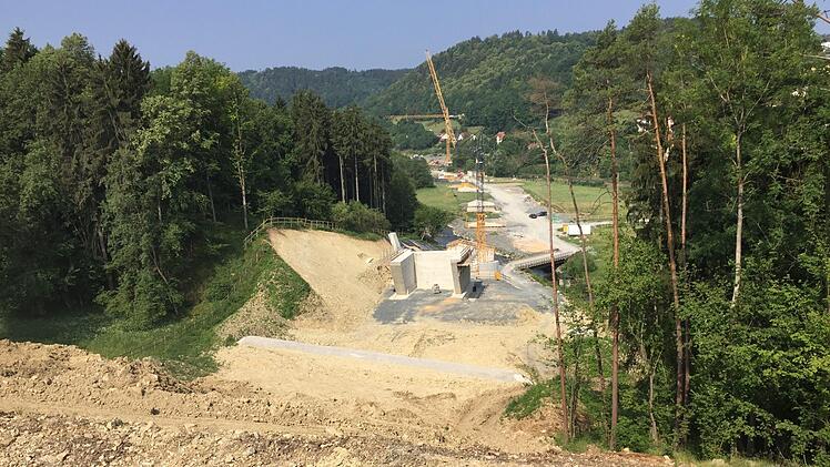 Juli 2018:  Hier blicken wir auf das Ortsende von Untersteinach in Richtung Kauerndorf. Jürgen Gärtner