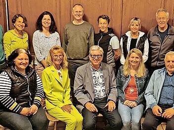 Die Sportabzeichenprüfer mit Sachbearbeiterin Stefanie Bächle (links) und Sportabzeichenreferent Heinz Richter (sitzend Mitte).