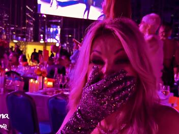 Carmen Geiss kommen die Tr&auml;nen, als sie ihre Tochter Shania auf der B&uuml;hne sieht.