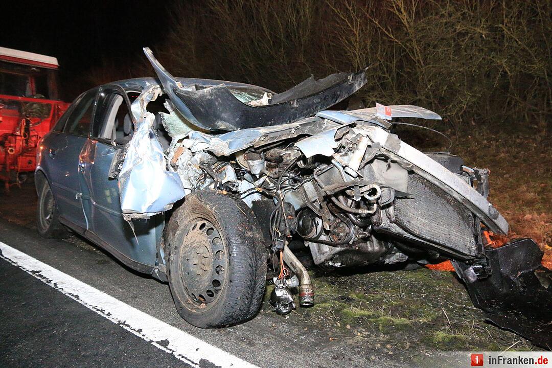 Unfall mit Holztraktor auf B279 bei Reckendorf