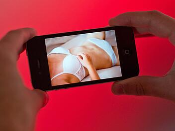 Ein Student (27) aus Schweinfurt ist von Unbekannten in eine Sexfalle gelockt worden. Symbolfoto: Julian Stratenschulte/dpa