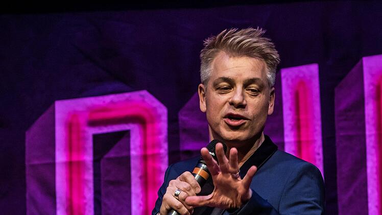 Umjubeltes Gastspiel im ausverkauften Kongresshaus: Michael Mitermeier stellte sein neues Programm in Coburg vor.Foto: Jochen Berger