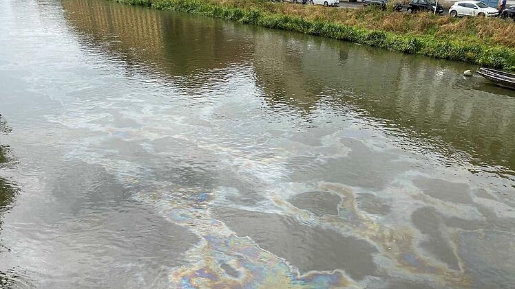 Hafenlohr: Heizöl fließt nach Unfall in Fluss - mehrere Fischzuchtweiher betroffen