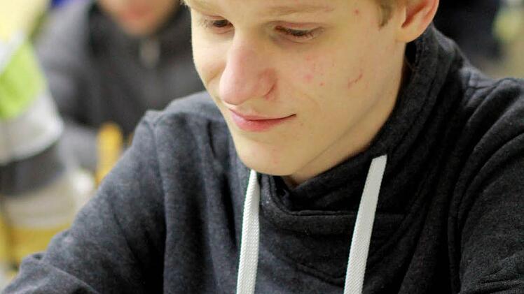 Alexander Mönius (17)Ich bin dabei, weil es mir einfach Spaß macht. Mein Großvater hat mit mir und meinem Bruder viel Schach gespielt. Er war es auch, der uns zum Schachclub gebracht hat. Seitdem bin ich gerne und auch erfolgreich dabei.