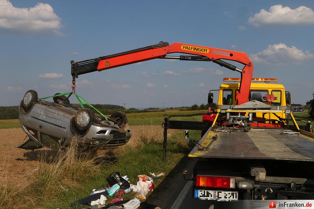 Kleinkind wird aus überschlagendem Auto geschleudert - Insgesamt fünf Verletzte
