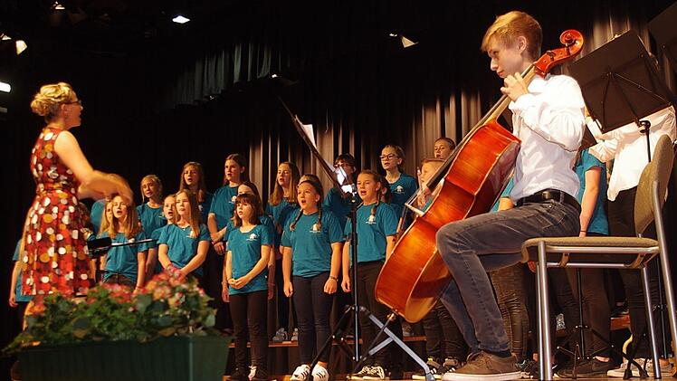 Der Unterstufen-Chor begeisterte mit sehr klangsauberem harmonischen Klang. Foto: Heike Schülein