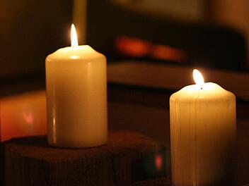 Mit Kerzen oder Taschenlampen behalfen sich viele Bürger während des Stromausfalls. Foto: Archiv/Jochen Berger