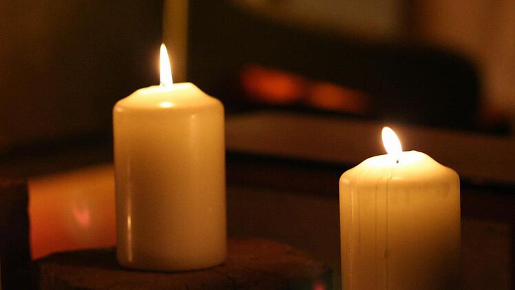 Mit Kerzen oder Taschenlampen behalfen sich viele Bürger während des Stromausfalls. Foto: Archiv/Jochen Berger