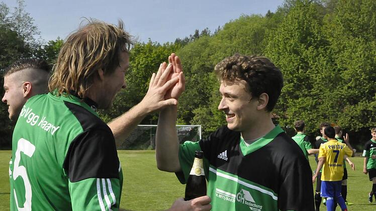 Gut gespielt und den Titelgewinn in der A-Klasse Rhön 2 mindestens so gut gefeiert hat die SpVgg Haard.