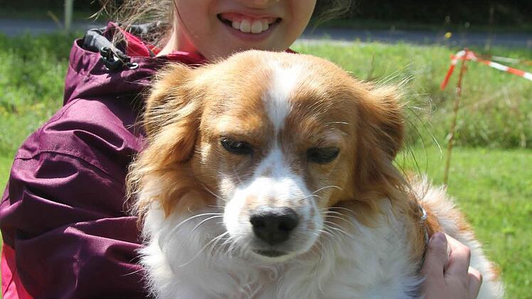 Xenia Kunze (11) war zufrieden, wie ihr Hund Benny die Aufgaben gemeistert hat.