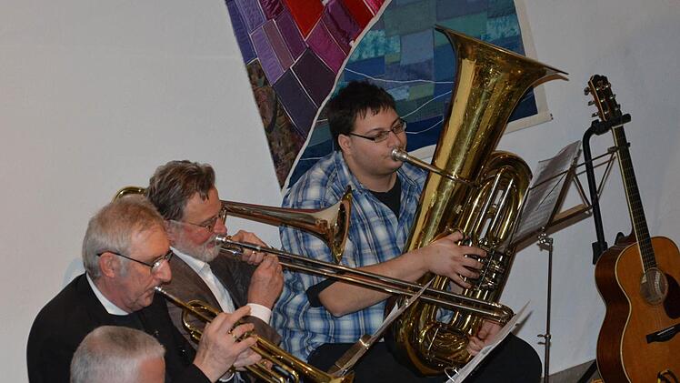 Pfarrer Joachim Pennig ließ es sich nicht nehmen, mit dem Bläserkreis den Abschiedsgottesdienst musikalisch zu umrahmen. Foto: Björn Hein