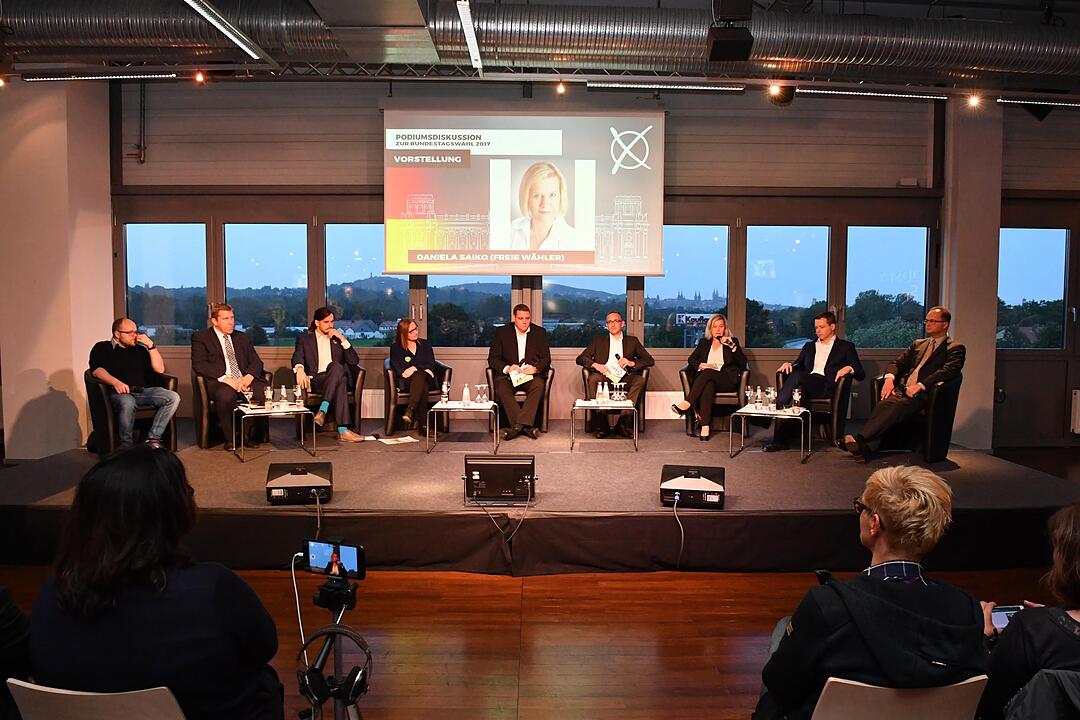 Podiumsdiskussion zur Bundestagswahl in der Brose Arena in Bamberg