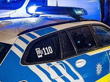 Polizeiauto bei Einsatz in der Nacht