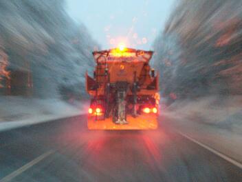 Mit pl&ouml;tzlicher Gl&auml;tte und Blitzeis hatten Autofahrer in Unterfranken am Freitagmorgen zu k&auml;mpfen. Es kam zu mehreren Unf&auml;llen mit Verletzten. Symbolbild: Archiv