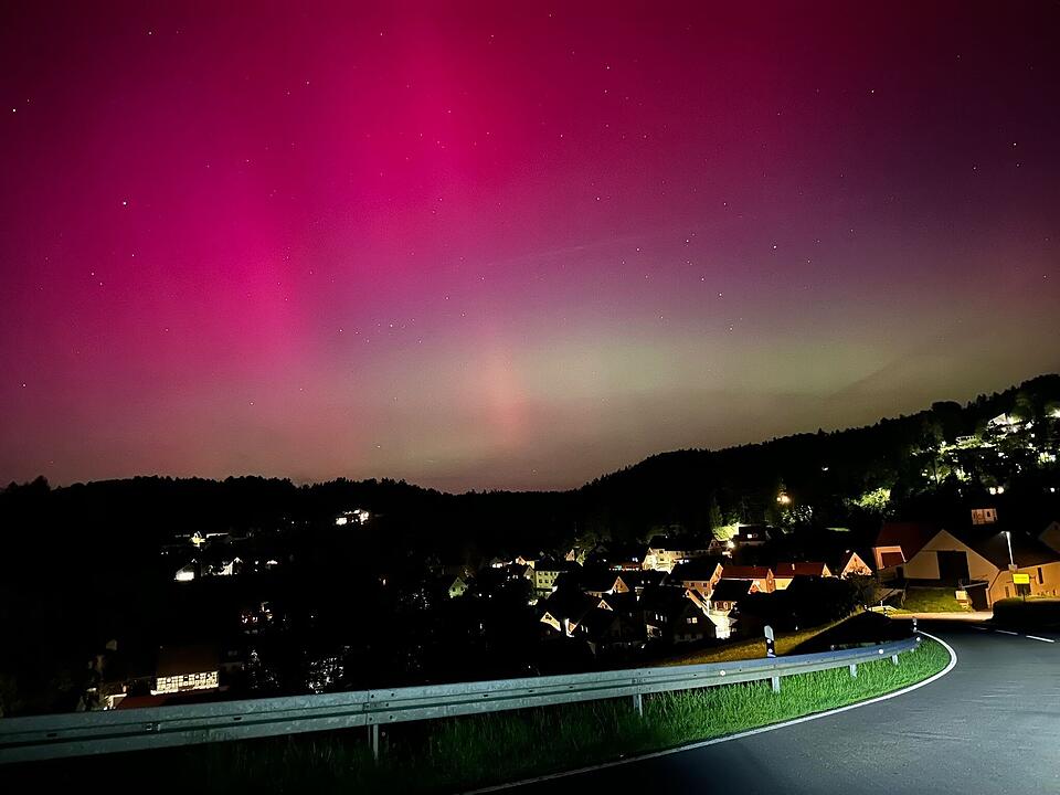 Polarlichter über Franken: Himmelsspektakel liefert spektakuläre Bilder