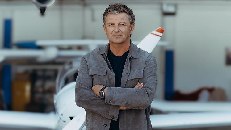 Geduldsprobe: Dr. Martin Gruber (Hans Sigl) ist es nicht gew&ouml;hnt, tatenlos warten zu m&uuml;ssen.