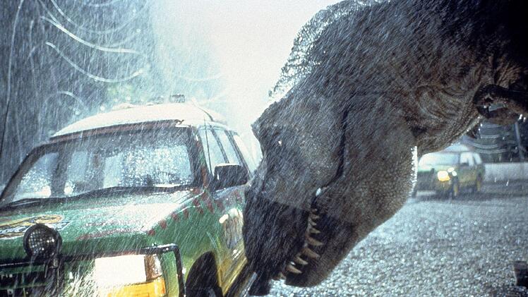 Ein ausgebrochener Dinosaurier macht alles um ihn herum dem Erdboden gleich.