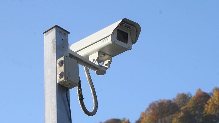 Eine solche Überwachungskamera kann auch ihren eigenen Kopf haben.  Foto: dpa