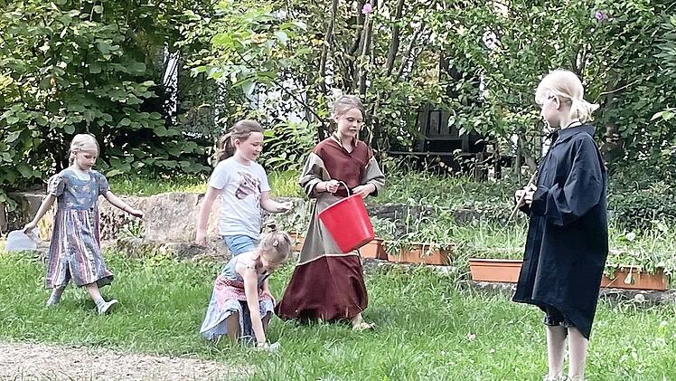 Beim Theaterworkshop studierten die Kinder das Märchen „Der Arme und der Reiche“ ein.