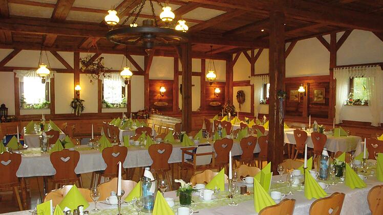 In der gro&szlig;z&uuml;gigen Gaststube des Tannenhof Schorr genie&szlig;en G&auml;ste fr&auml;nkische K&uuml;che und regionale Spezialit&auml;ten.