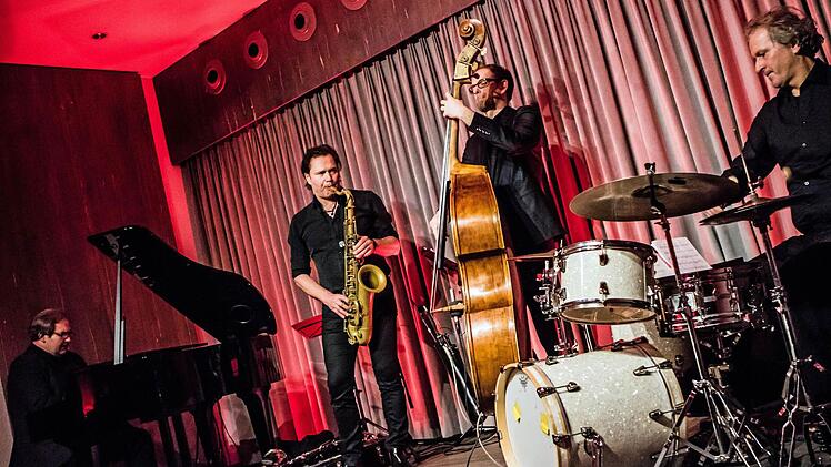 David Gazarov, Mulo Francel, Sven Faller und Robert Kainar (von links) gastierten bei "Leise am Markt" in Coburg.Foto: Jochen Berger