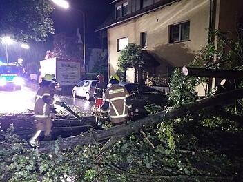 Teils massive Schäden hinterließen Unwetter in der Nacht auf Samstag in Süddeutschland. Auch Franken war betroffen.  Foto: NEWS5 / Klein