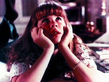 Die zw&ouml;lfj&auml;hrige Regan mutiert zur Furie, schreit Obsz&ouml;nit&auml;ten heraus, bringt Dinge zum Schweben und schl&auml;gt wild um sich: Mit dieser Rolle in "Der Exorzist" wurde Linda Blair ber&uuml;hmt.
