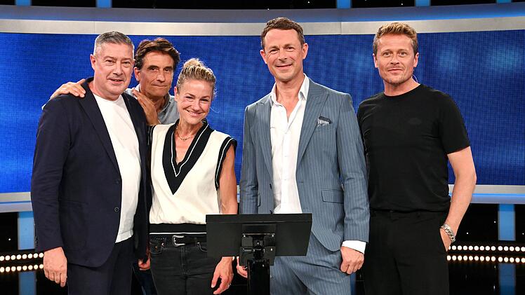Es kommt auch auf eine starke Team-Leistung an (von links): Joachim Llambi, Oliver Mommsen, Rhea Harder-Vennewald, Moderator Alexander Bommes und Roman Knizka.